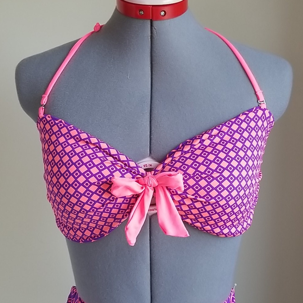 Bikini - Picture 2 of 7